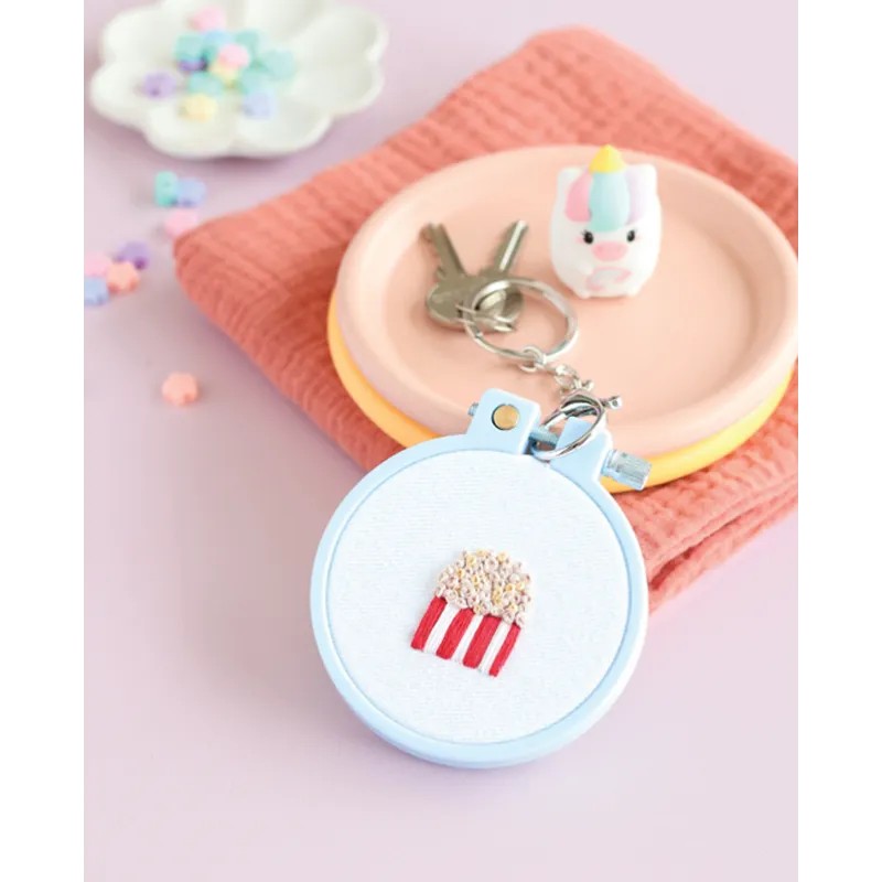 JE DÉCOUVRE LA BRODERIE