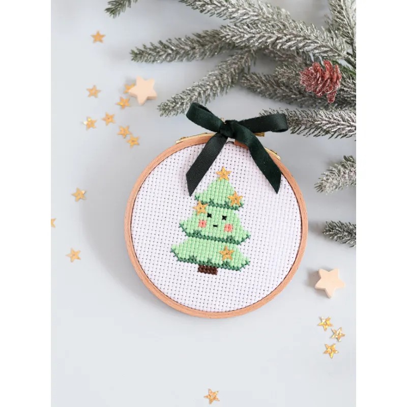 JE DÉCOUVRE LE POINT DE CROIX