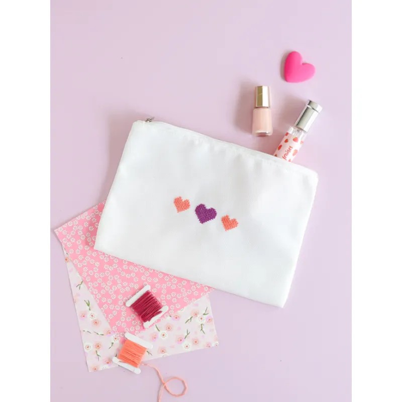 JE DÉCOUVRE LE POINT DE CROIX