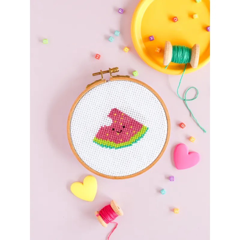 JE DÉCOUVRE LE POINT DE CROIX