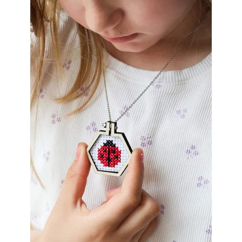 JE DÉCOUVRE LE POINT DE CROIX